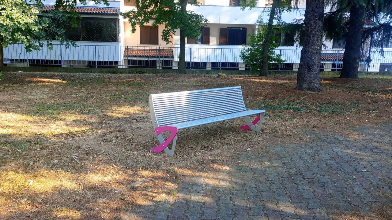 Installate 40 nuove panchine nei parchi «per una città più vivibile»