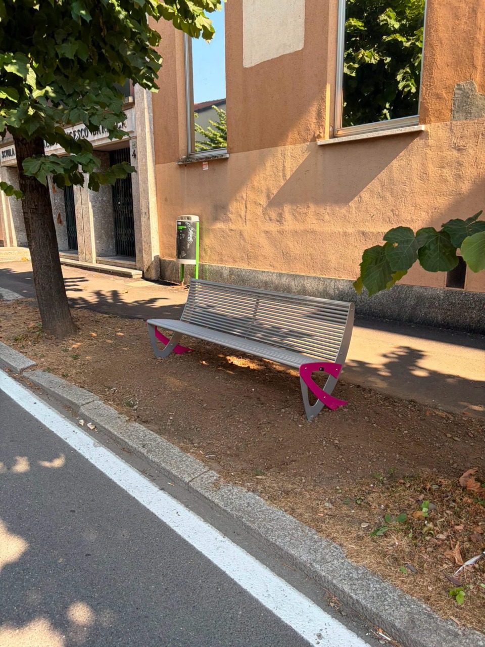Installate 40 nuove panchine nei parchi «per una città più vivibile»