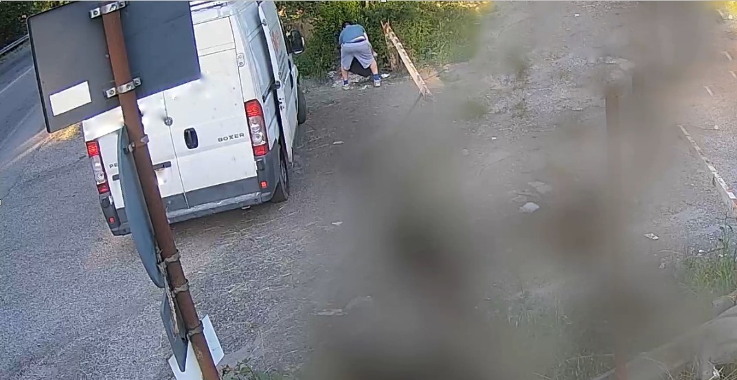 Abbandono rifiuti: uomo denunciato , patente ritirata e sanzione