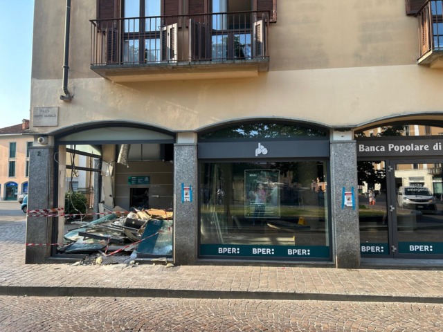 abbiategrasso-bancomatsaltato