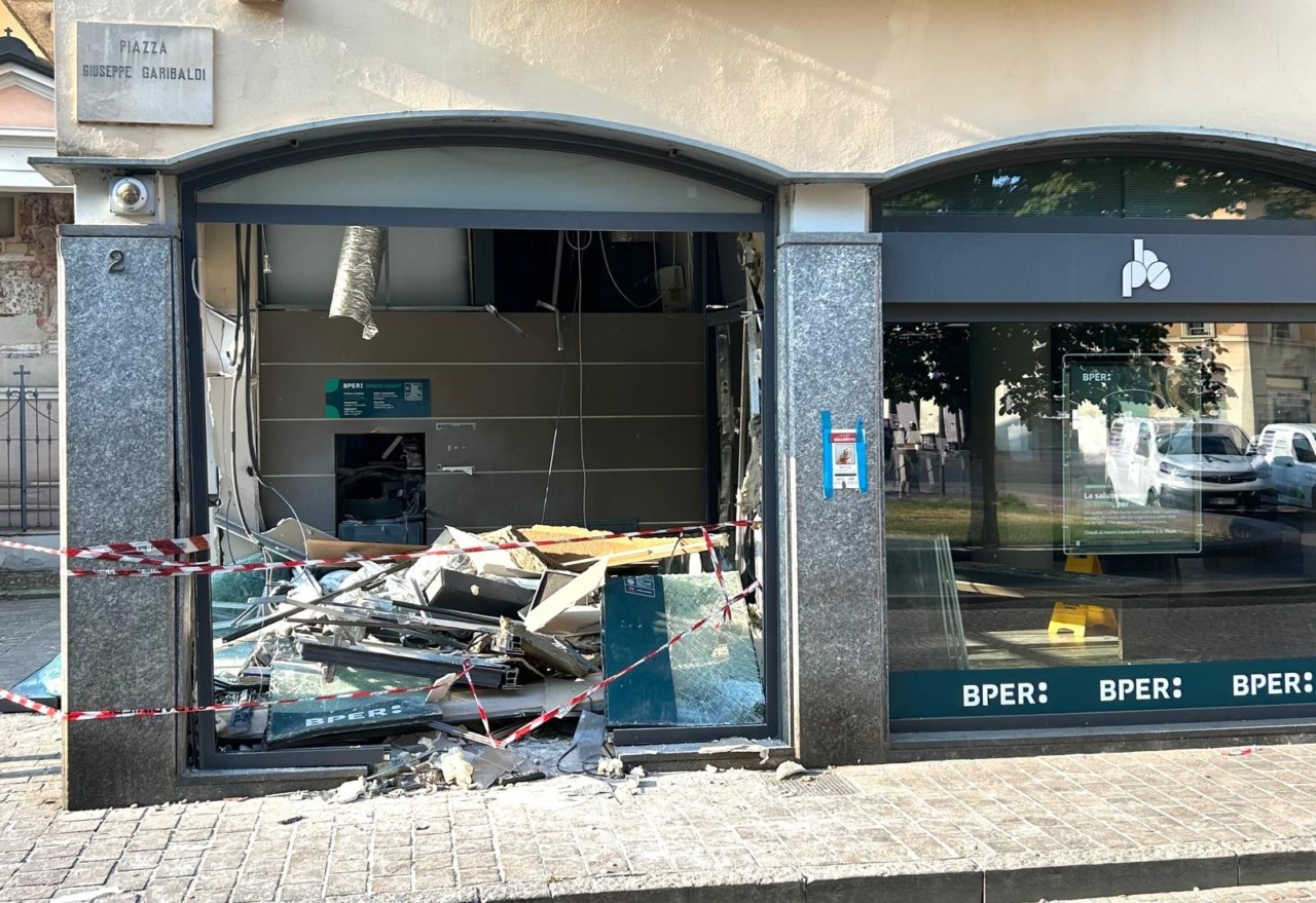 Assalto al bancomat nella notte