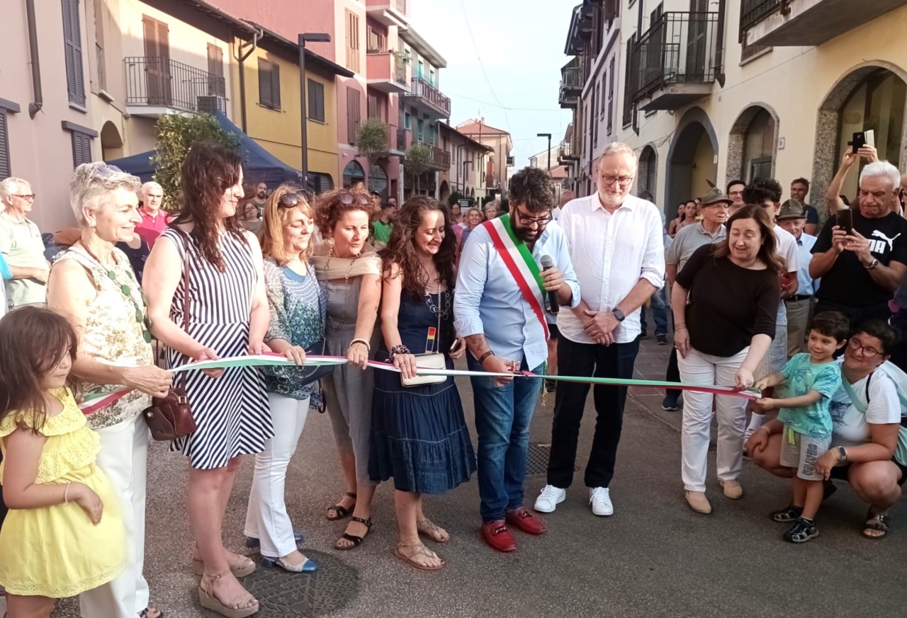 Inaugurata con una festa la nuova via Caduti ad Arese