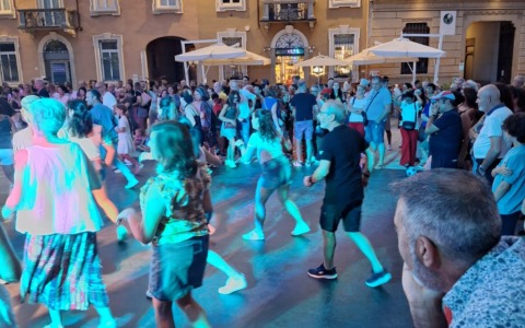 “Tutti in pista” fa il bis con ballo liscio e latino-americano in piazza Europa