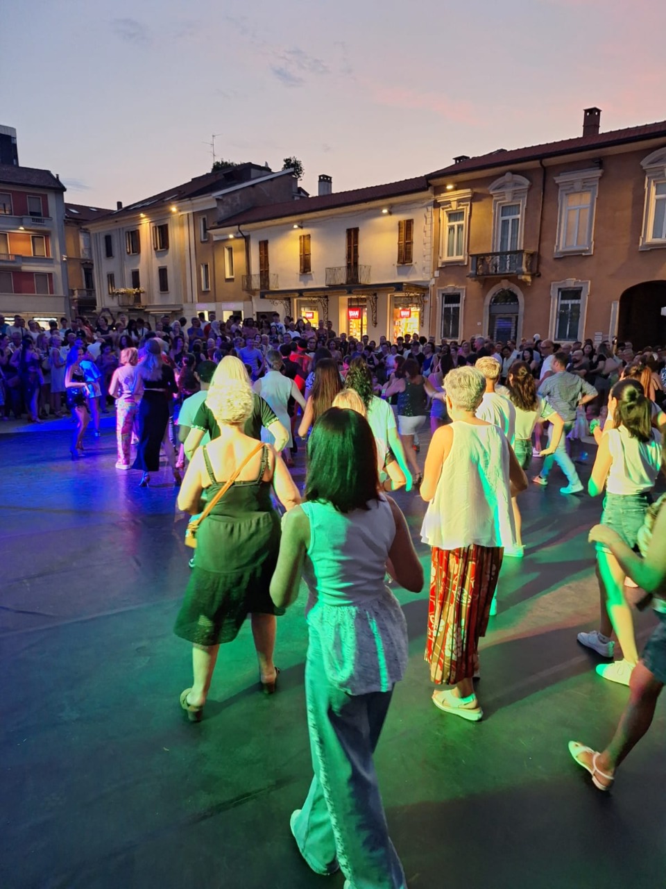 "Tutti in pista" fa il bis con ballo liscio e latino-americano in piazza Europa