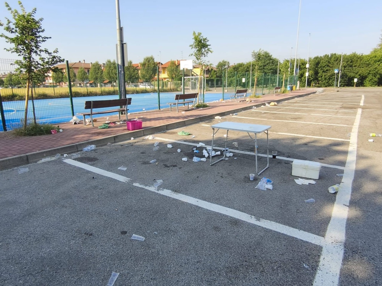 Sporcano il campetto, il sindaco li convoca: «Punire non basta»