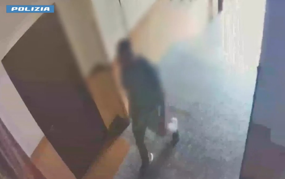 Ferisce con un coltello il custode di un palazzo per cercare di rubargli il portafoglio
