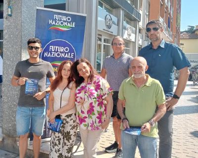 Tanti al primo gazebo di Futuro Nazionale