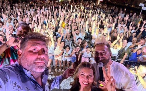 Le sponde del Naviglio trasformate in discoteca a cielo aperto