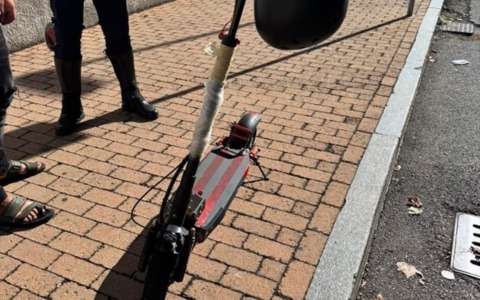 Monopattini senza targa e assicurazione, scoperta anche una bici elettrica manomessa
