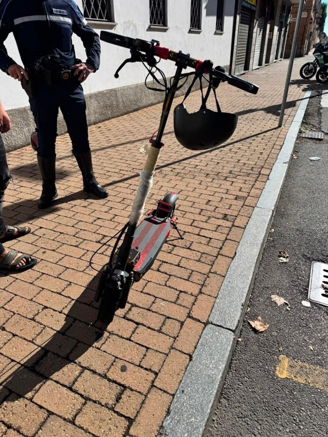 Monopattini senza targa e assicurazione, scoperta anche una bici elettrica manomessa