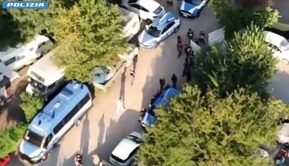 Blitz della Polizia in due campi nomadi 1.517 persone controllate, 5 arrestati e 4 denunciati, disposte 3 espulsioni con rimpatrio immediato