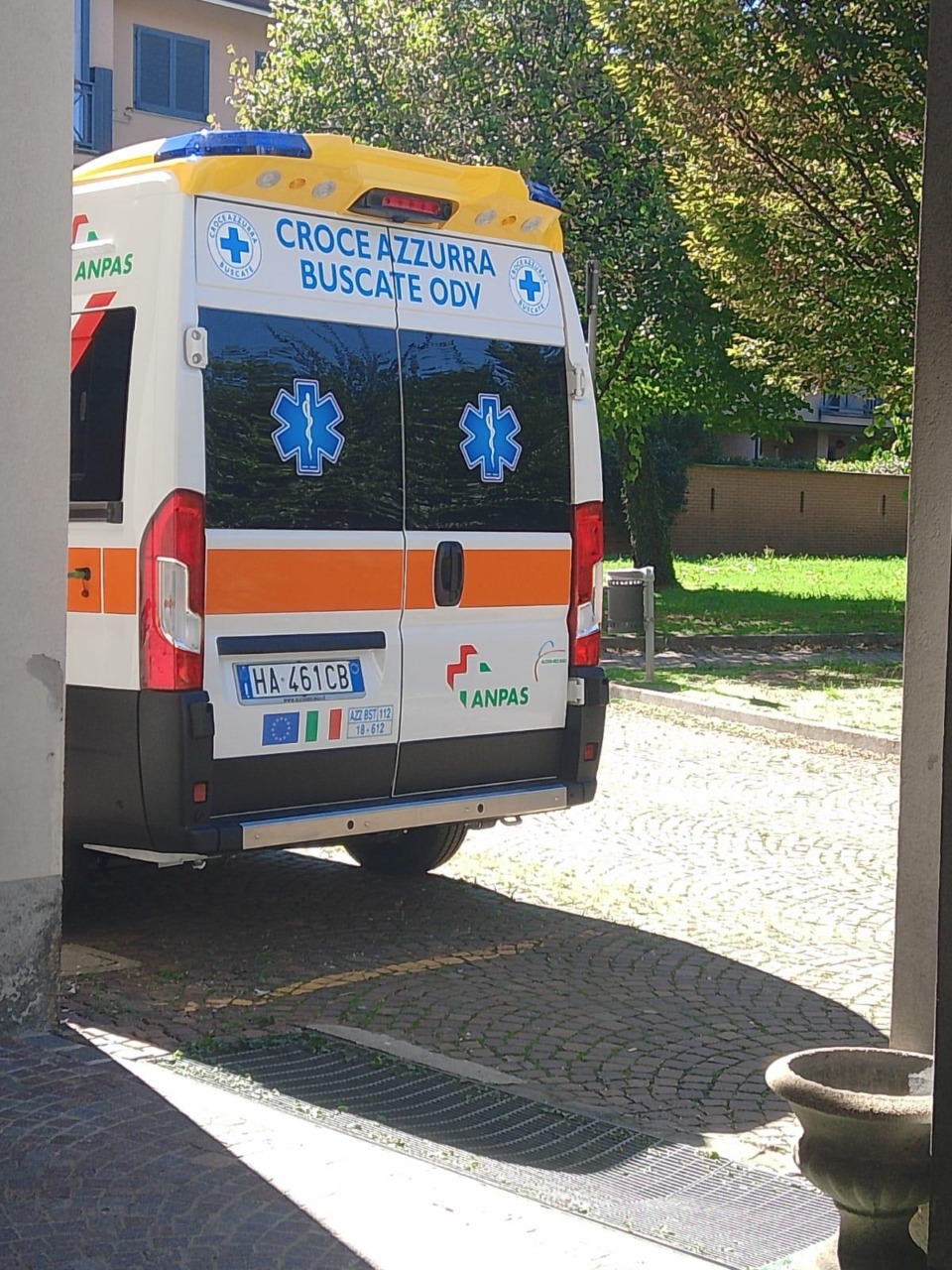 Ha una crisi epilettica in piscina: 34enne trasportato in ospedale