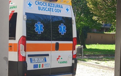 Ha una crisi epilettica in piscina: 34enne trasportato in ospedale