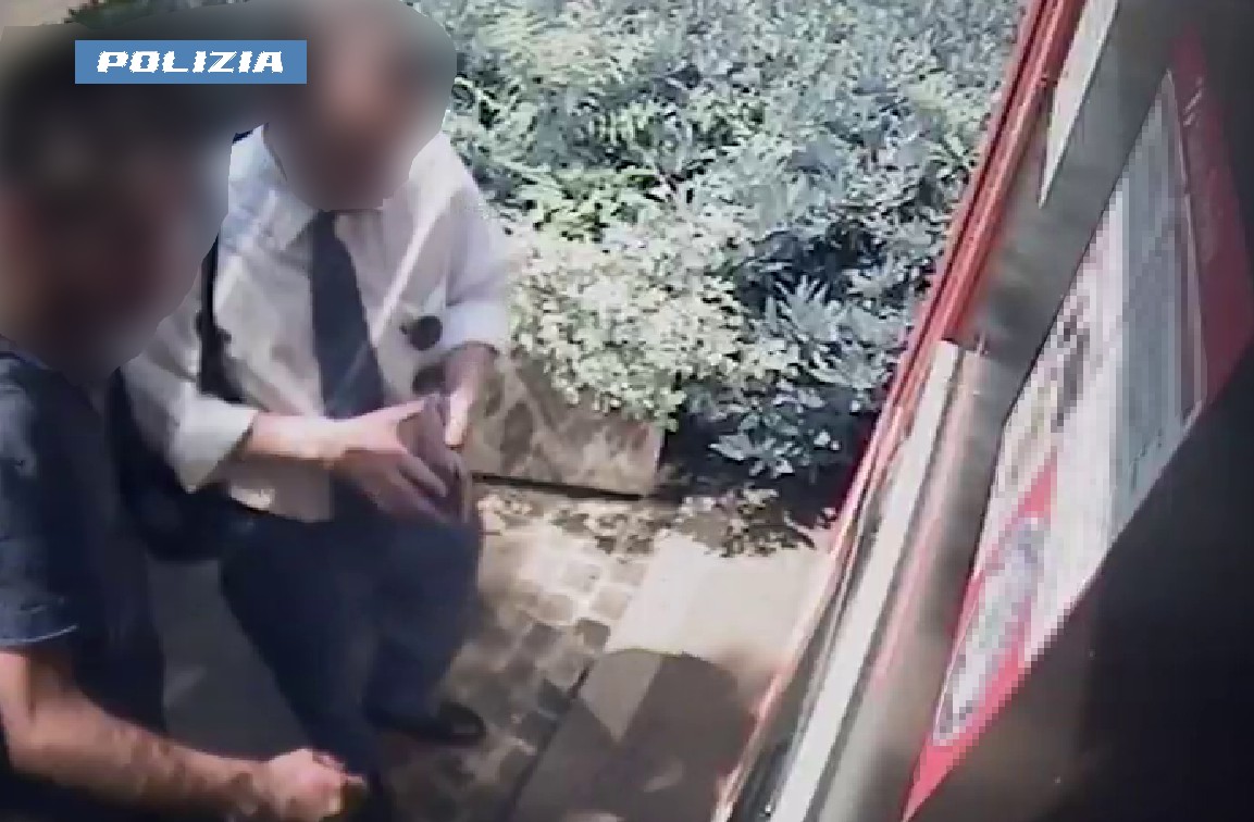 Rapina un uomo e lo costringe a prelevare al bancomat: la Polizia di Stato arresta 48enne