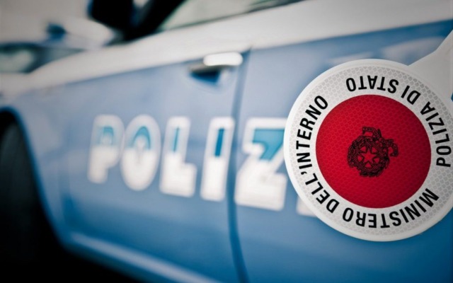 Minacciava di gettarsi nel vuoto, salvata dalla Polizia di Stato