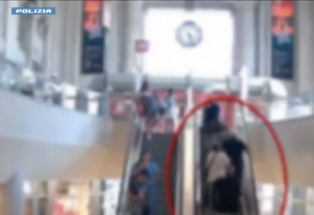 Sfilano il portafogli ad un anziano in stazione centrale: tre arresti