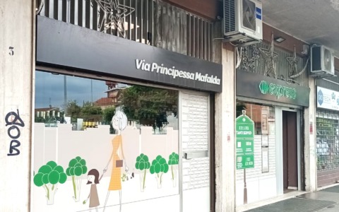 Aggressione al Carrefour di via Mafalda, titolare mandato all’ospedale.