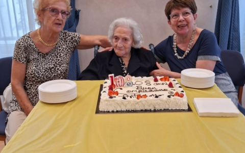 Antonietta compie 108 anni  e svela il suo segreto di longevità:  «Mi sono sempre presa cura di me»