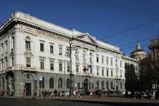 Agosto a Milano in Lombardia: accesso a 240 luoghi da visitare, 40 mostre e itinerari tra ville, giardini, siti Unesco e laghi
