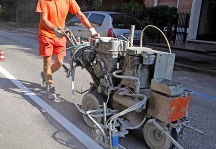 Segnaletica orizzontale, venerdì si tracciano i nuovi stalli di sosta in centro