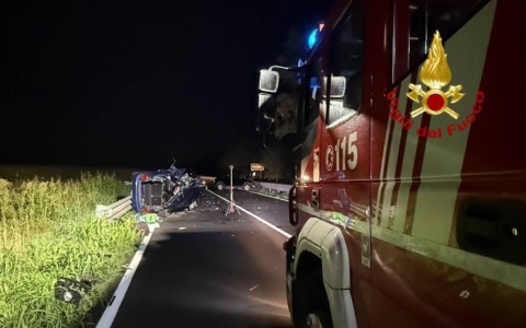 Frontale sulla Sp526 a Ozzero: grave un uomo