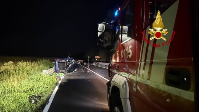 Frontale sulla Sp526 a Ozzero: grave un uomo