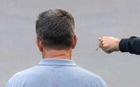 Scippo della collanina sul Sempione: identificato e denunciato un 21enne
