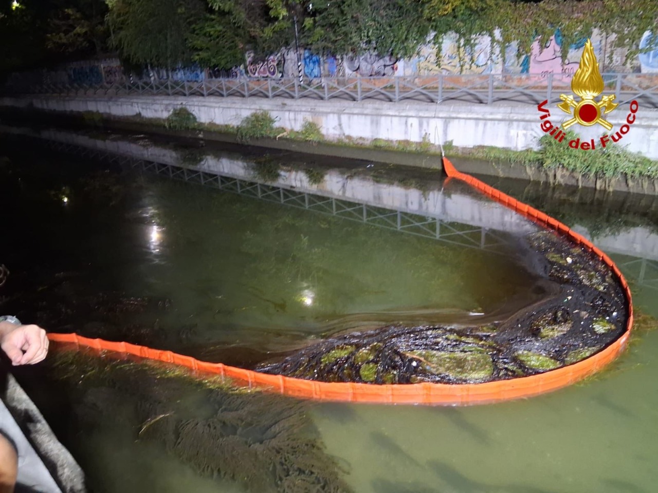 Idrocarburi nel Naviglio: «Chi ha inquinato paghi fino all’ultimo centesimo»