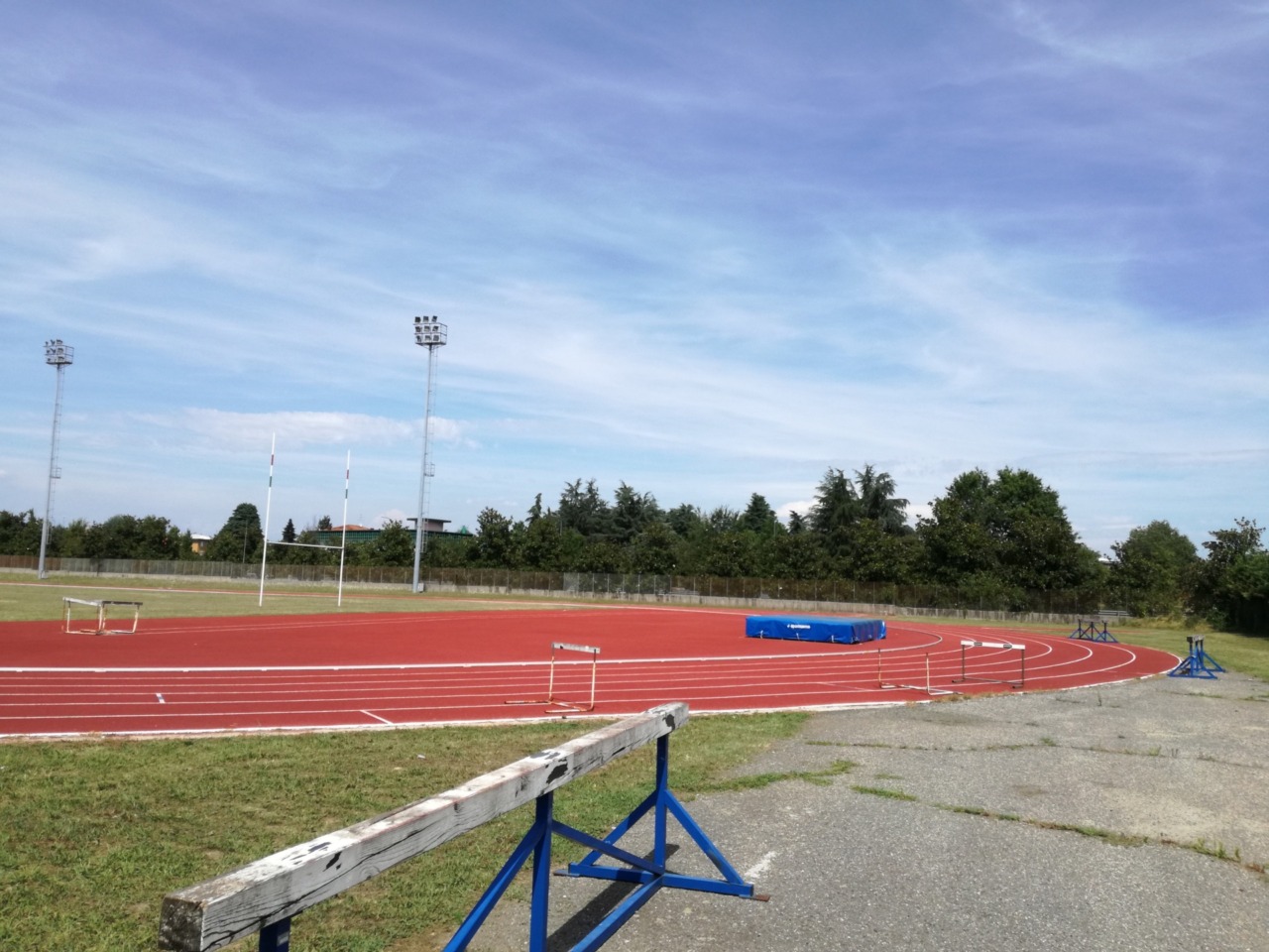 Torna la luce sulla pista di atletica