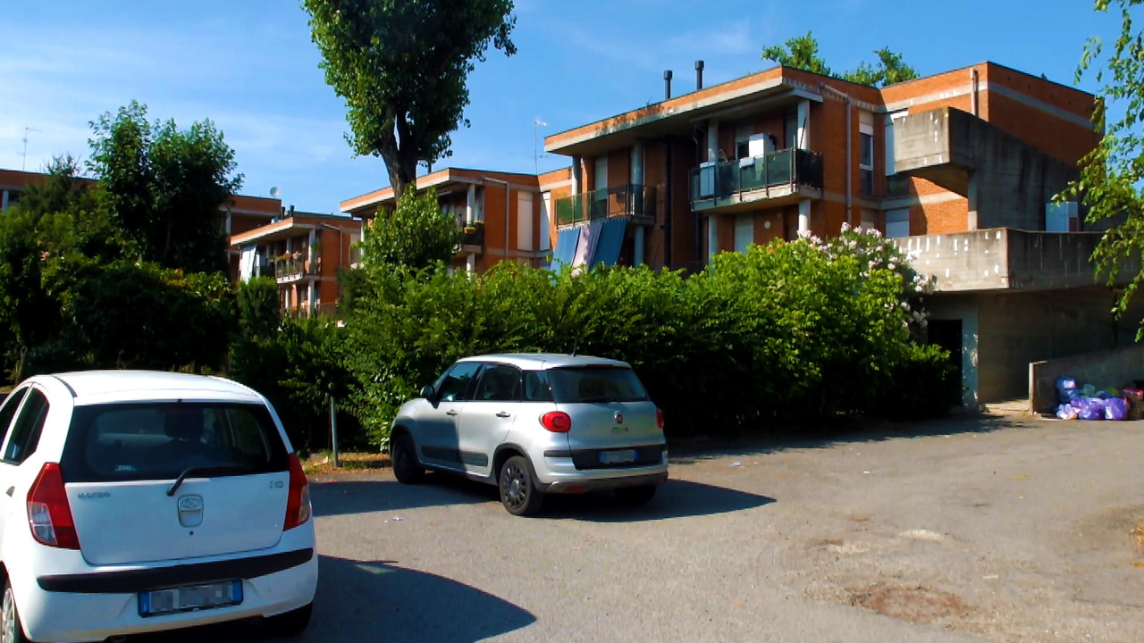Via Toti, intervento straordinario di Aler per rimuovere i rifiuti abbandonati