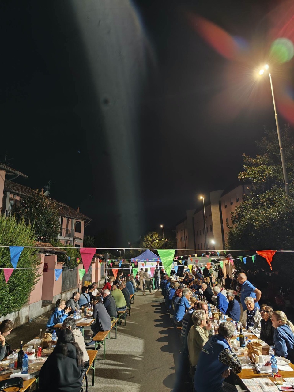 In 100 alla Cena in strada per sostenere la comunità per minori