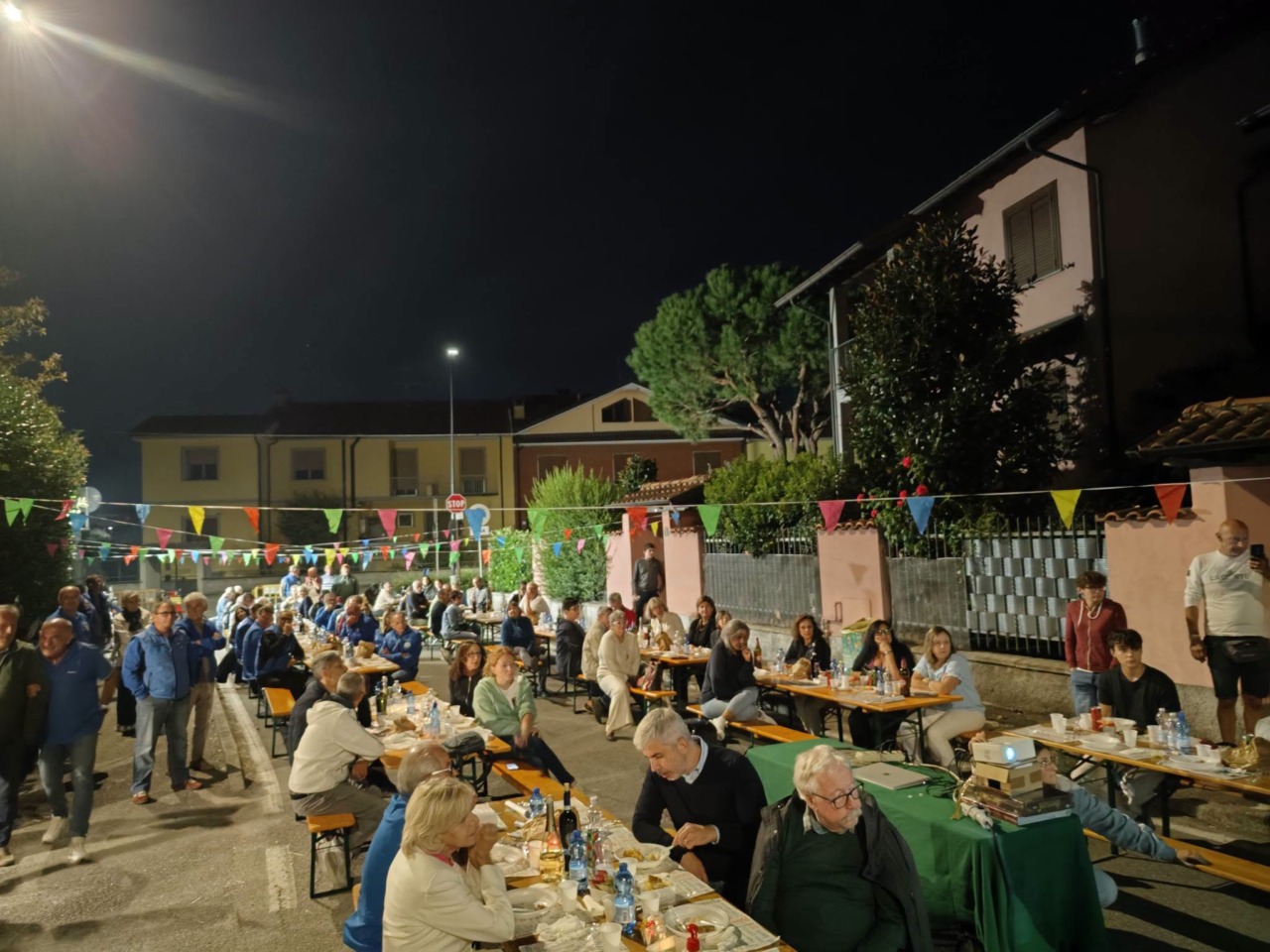 In 100 alla Cena in strada per sostenere la comunità per minori
