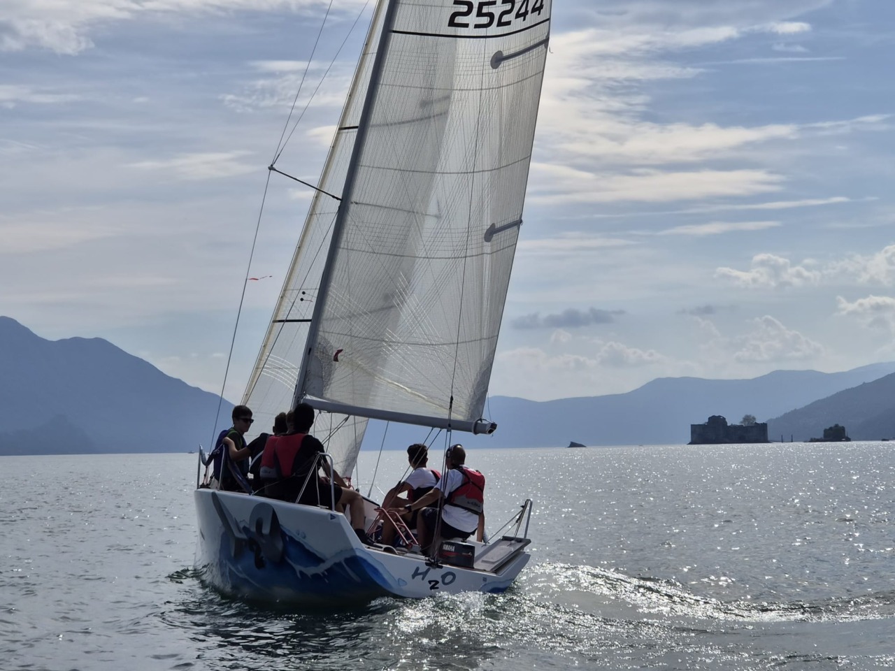 Gli studenti del Cavalleri a scuola di vela sul Lago Maggiore