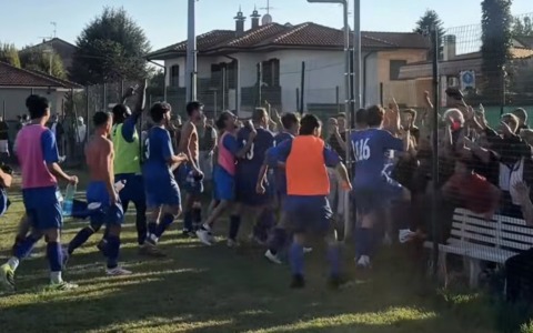 Atletico Arluno-Arluno Calcio 2010 1-2: rimonta rossoblù nel derby storico