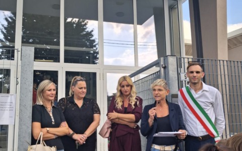 Rifatto il «look» della scuola primaria «Carlo Noè»