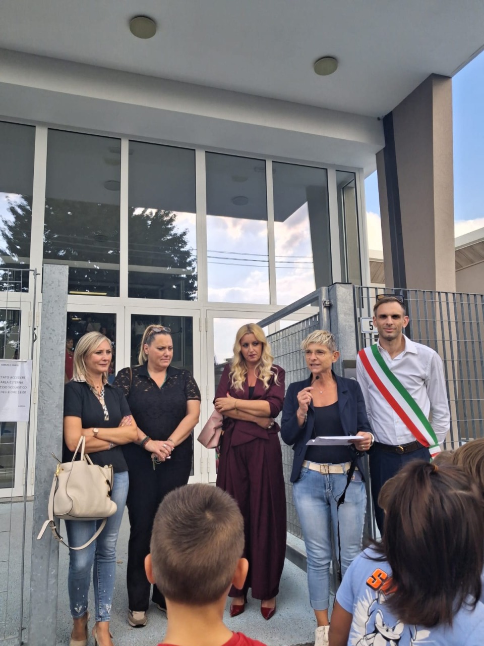 Rifatto il «look» della scuola primaria «Carlo Noè»