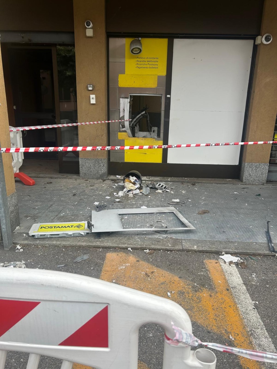 Doppio colpo nella notte: assaltati due bancomat