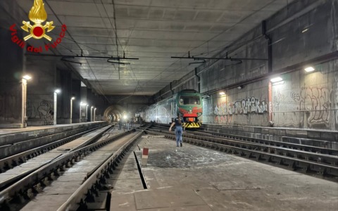 Treno bloccato alla Stazione Lancetti, evacuati 400 passeggeri