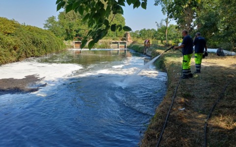 Pioggia in arrivo, corsa contro il tempo per bonificare il Naviglio