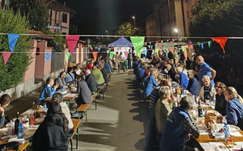 In 100 alla Cena in strada per sostenere la comunità per minori