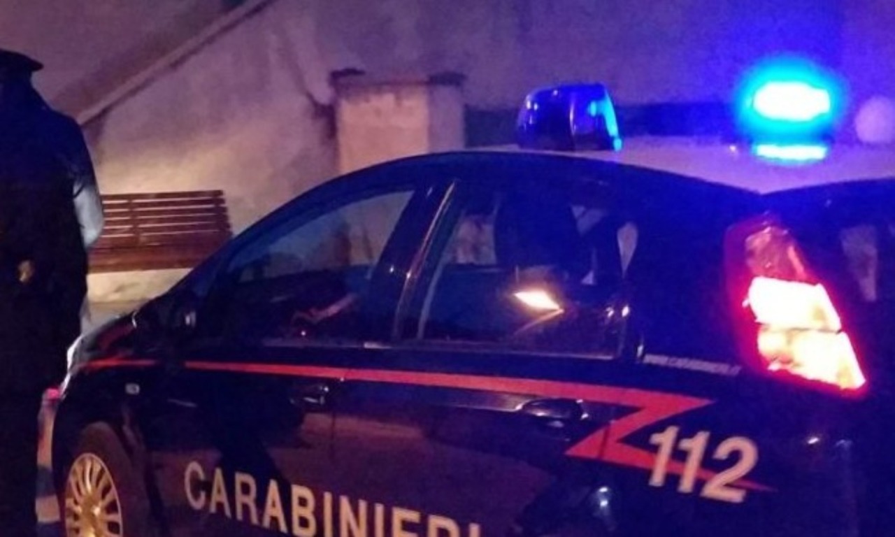 Inseguita e scippata da due ragazzi in motorino