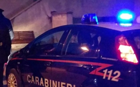 Inseguita e scippata da due ragazzi in motorino