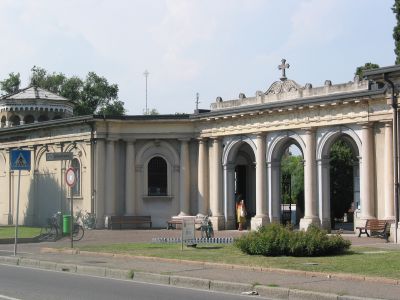 Cancelli chiusi al cimitero centrale di corso Europa