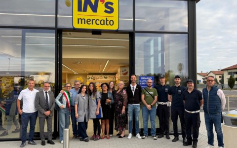 Inaugurato il primo  supermercato in paese