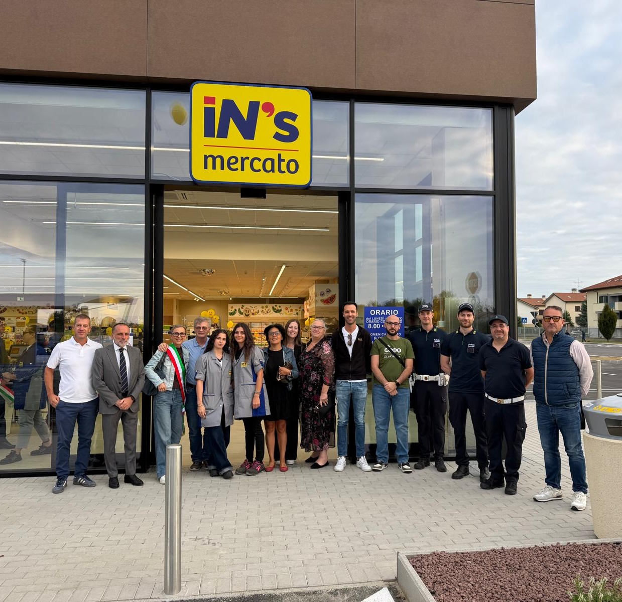 Inaugurato il primo  supermercato in paese