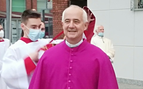 Lutto cittadino per il funerale di don Luca Nichelini