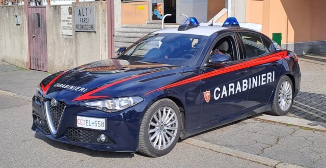 Maltratta la madre e picchia i carabinieri