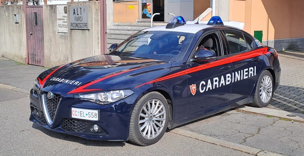 Uomo trovato morto in auto
