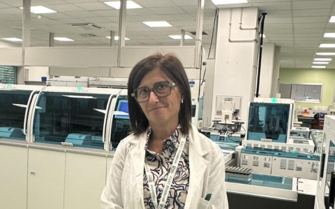 La dottoressa Rimoldi responsabile del laboratorio analisi
