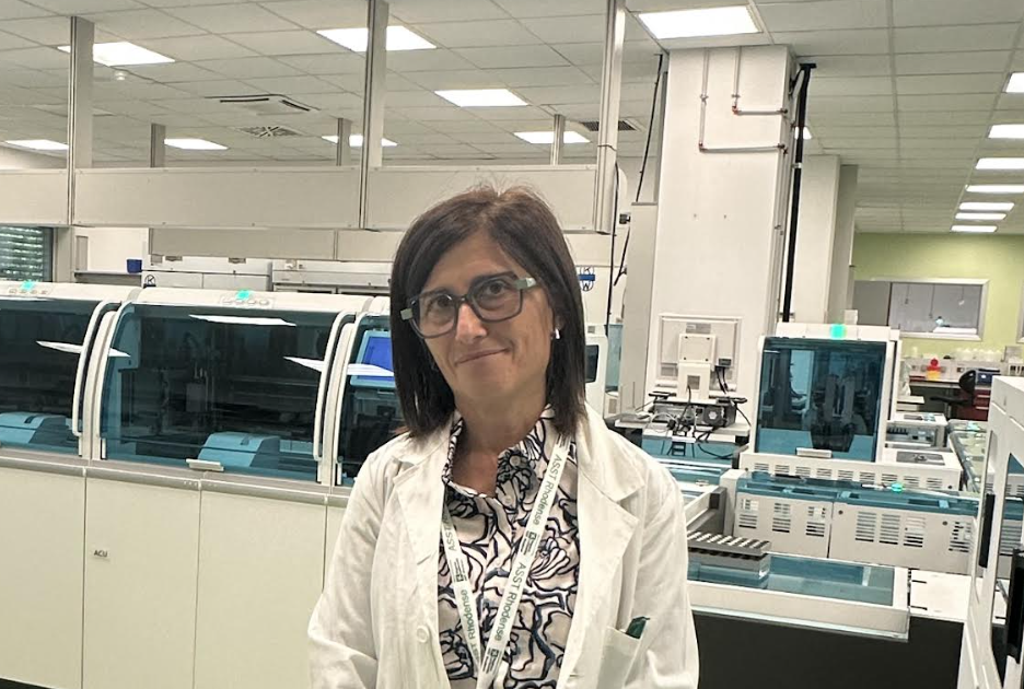 La dottoressa Rimoldi responsabile del laboratorio analisi